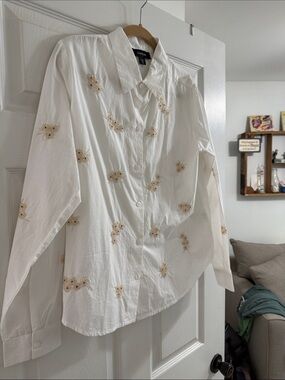 Karen Kane White Button-Down Shirt with Beige Floral Embroidery